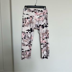 Onzie 3/4 length floral leggings